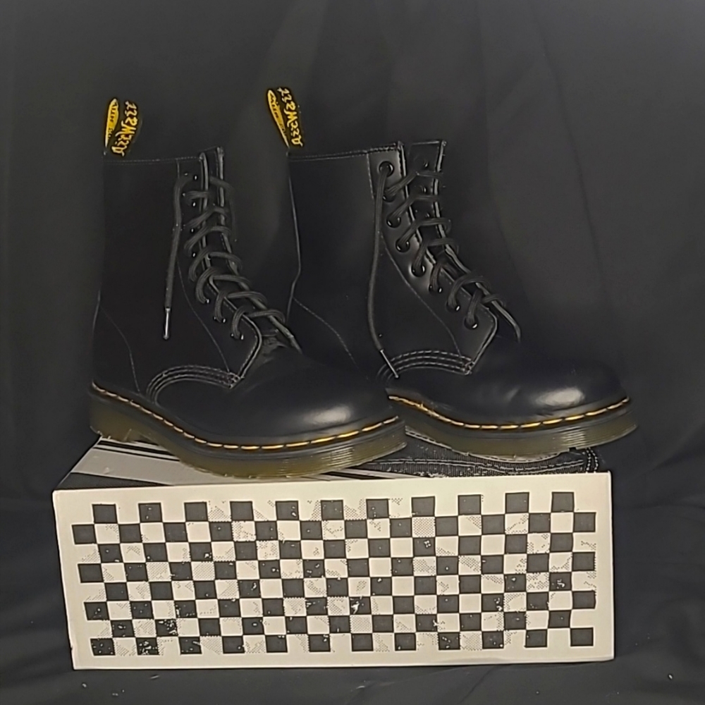 Dr. Martens 1460 Womens Smooth Leather Combat Boots